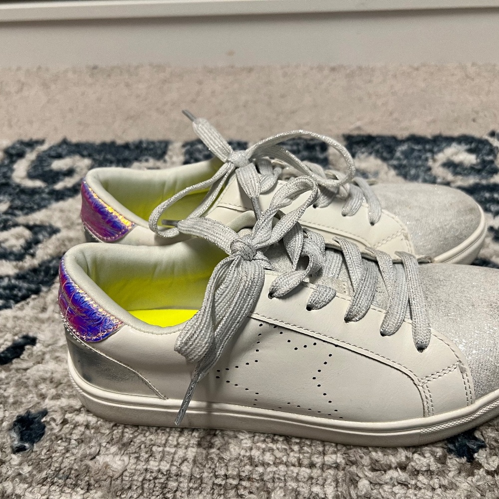 Steve Madden  Rezume Sneaker Size 5